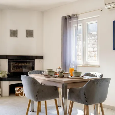 Vakantiehuis 2 Bedroom Awesome In