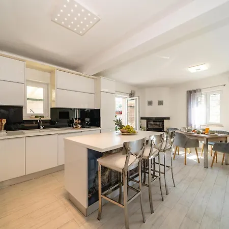 2 Bedroom Awesome In Vakantiehuis *