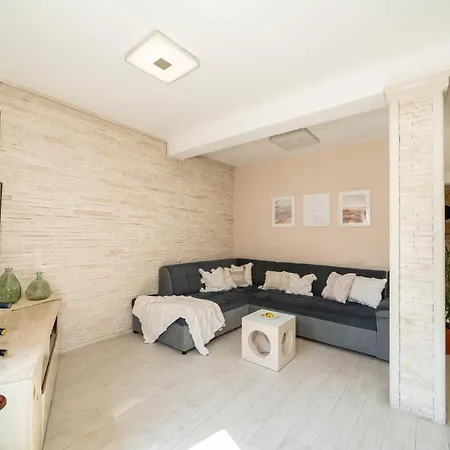 Будинок відпочинку 2 Bedroom Awesome In Селка
