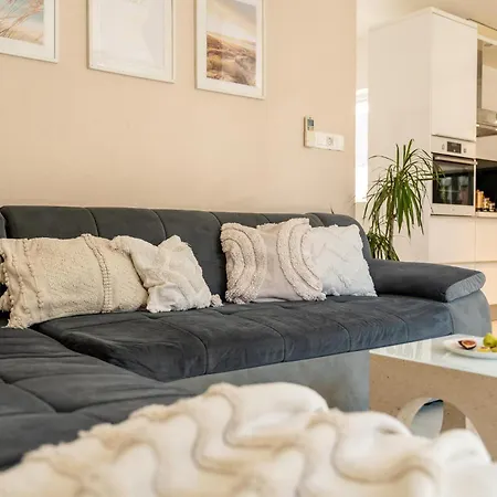 2 Bedroom Awesome In *