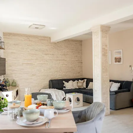 Будинок відпочинку 2 Bedroom Awesome In Селка