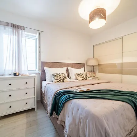 2 Bedroom Awesome In *