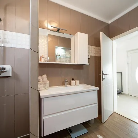 2 Bedroom Awesome In *